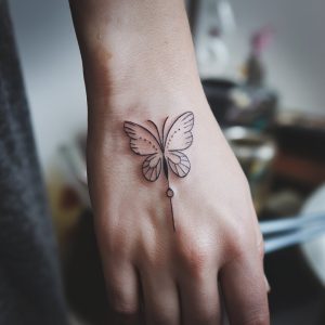 s tattoo on hand for girl