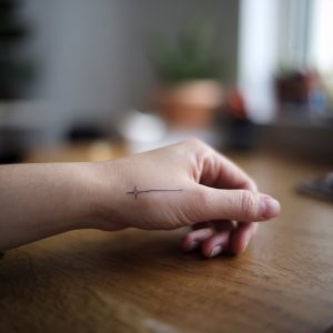 star tattoo on hand for girl