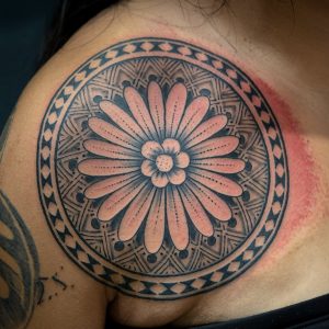 polynesian shoulder tattoo